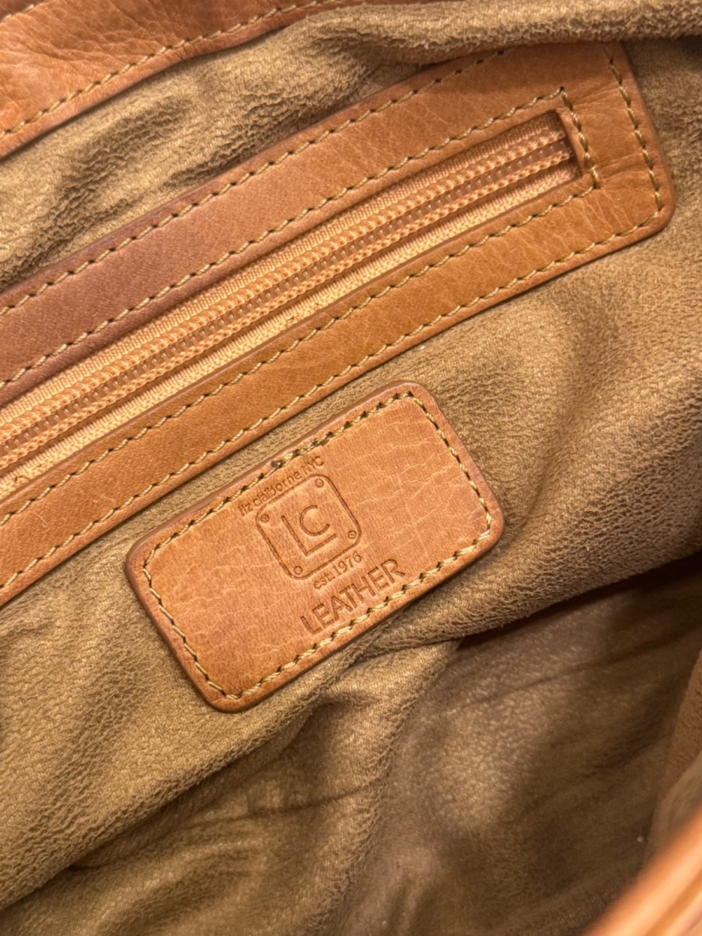 Classic Women's Leather Shoulder Bag in Tan - Picture 8 of 16